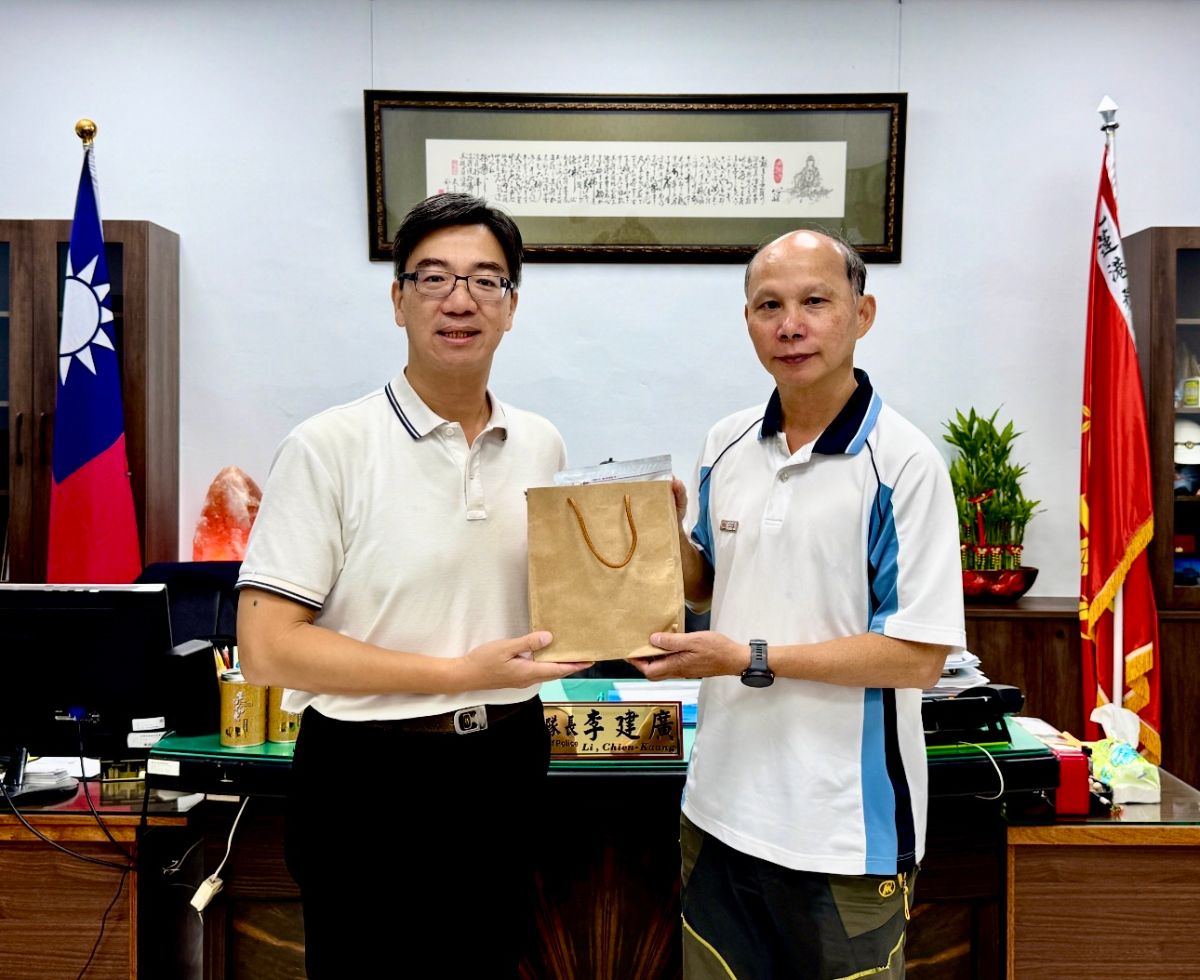 行政科科員葉睿紘遷調紀念品